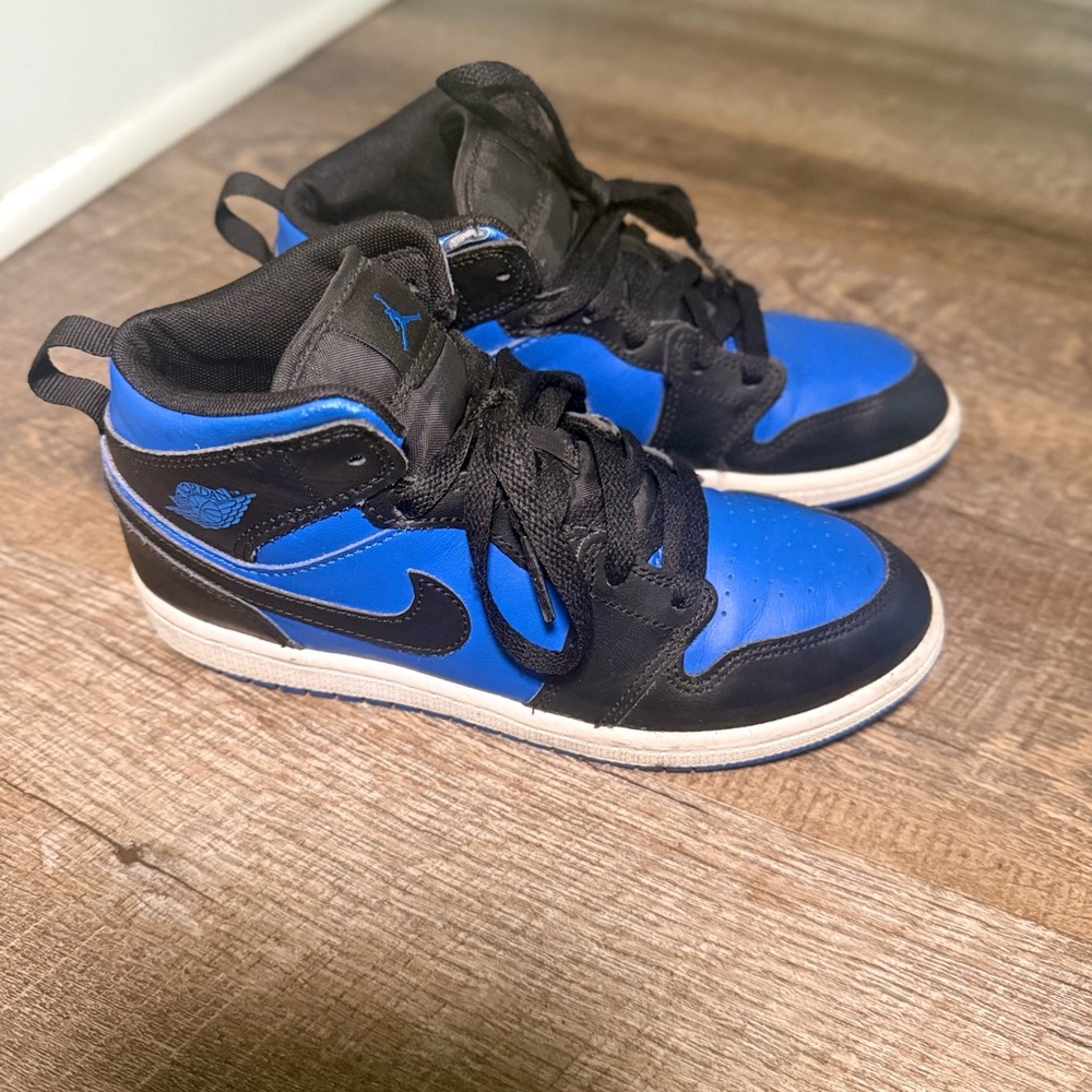 Jordan Black and Blue Sneakers Classic Low-Top Design